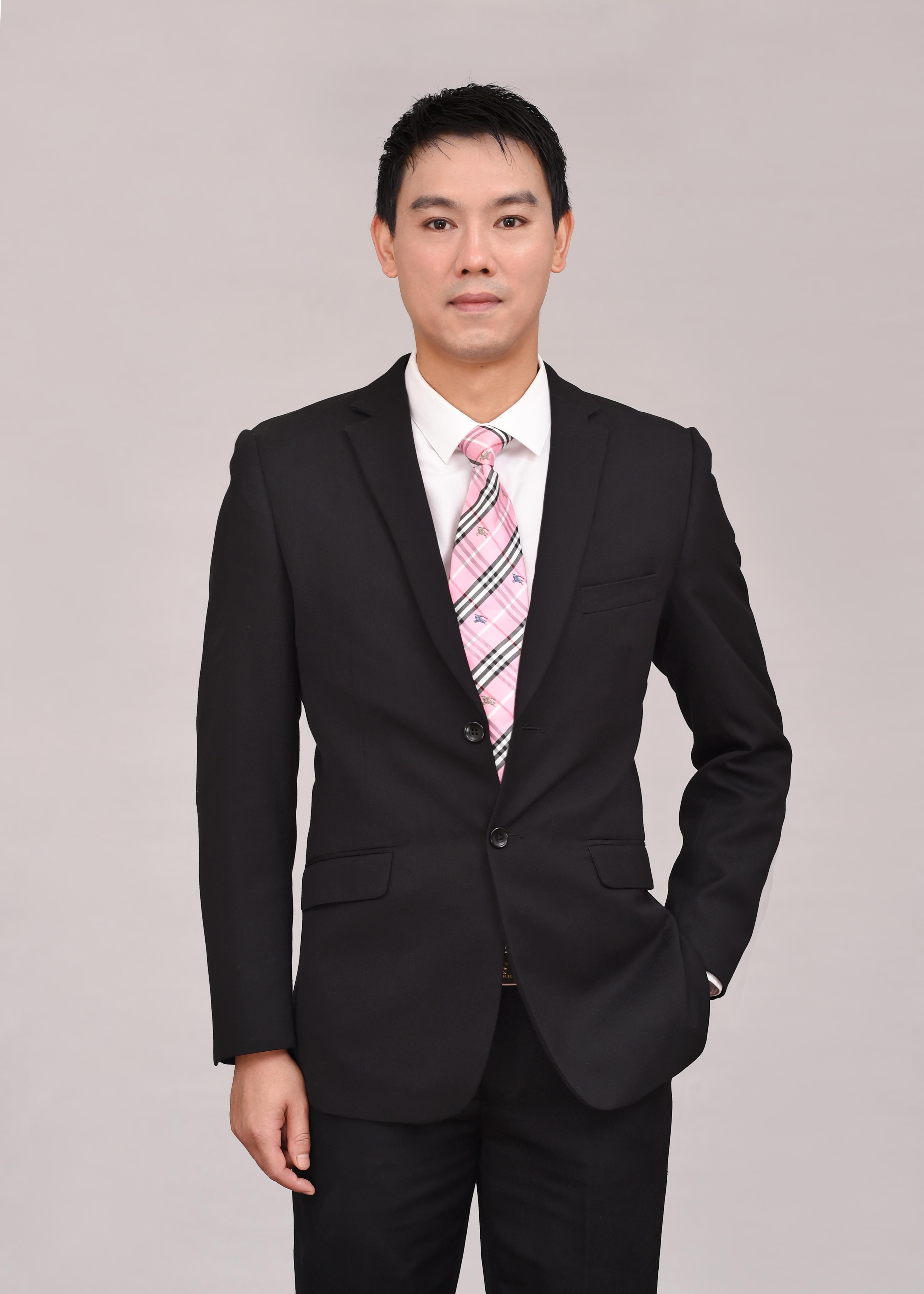 纪南川 视觉与舞美负责人